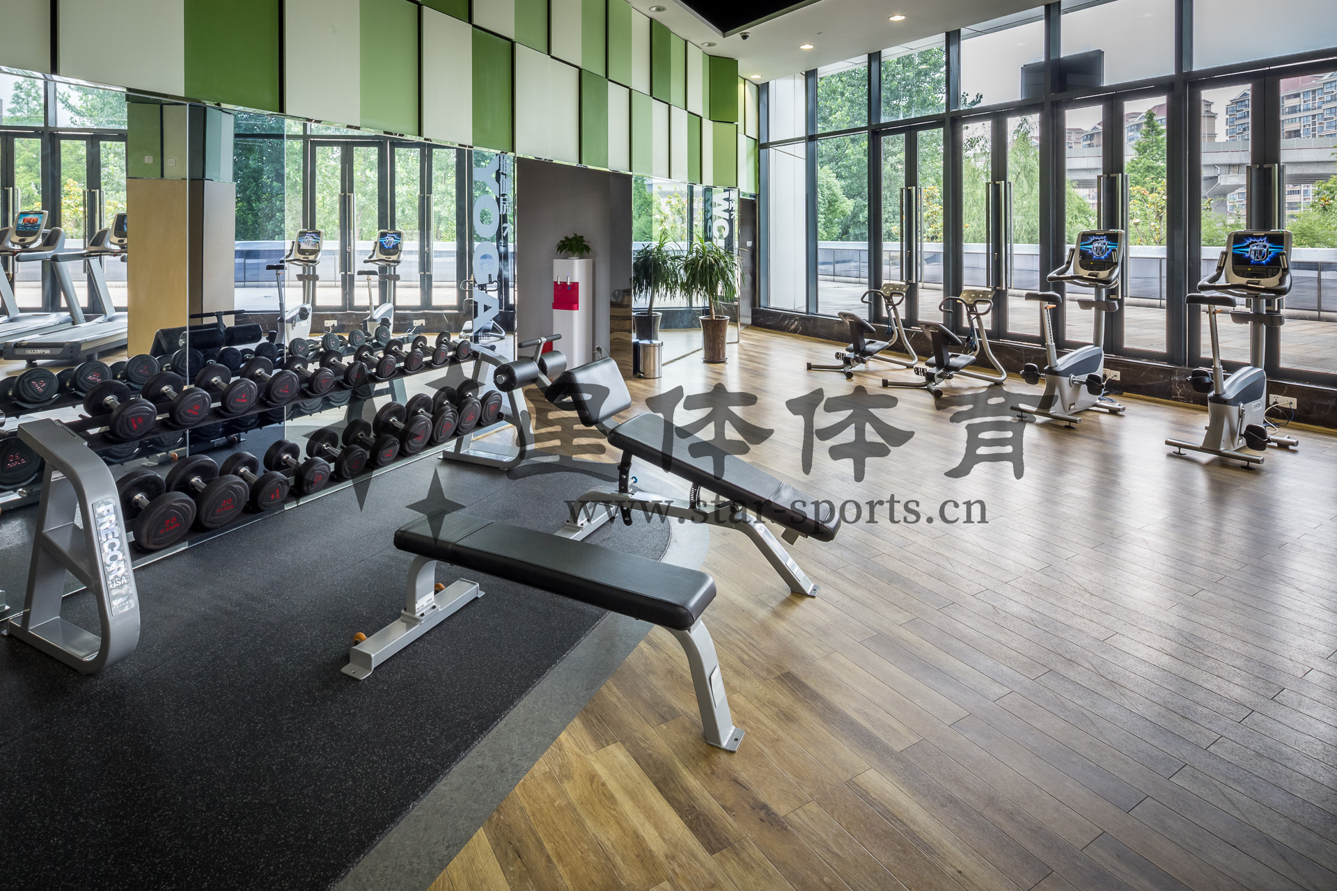 什么健身器材可以锻炼腹肌