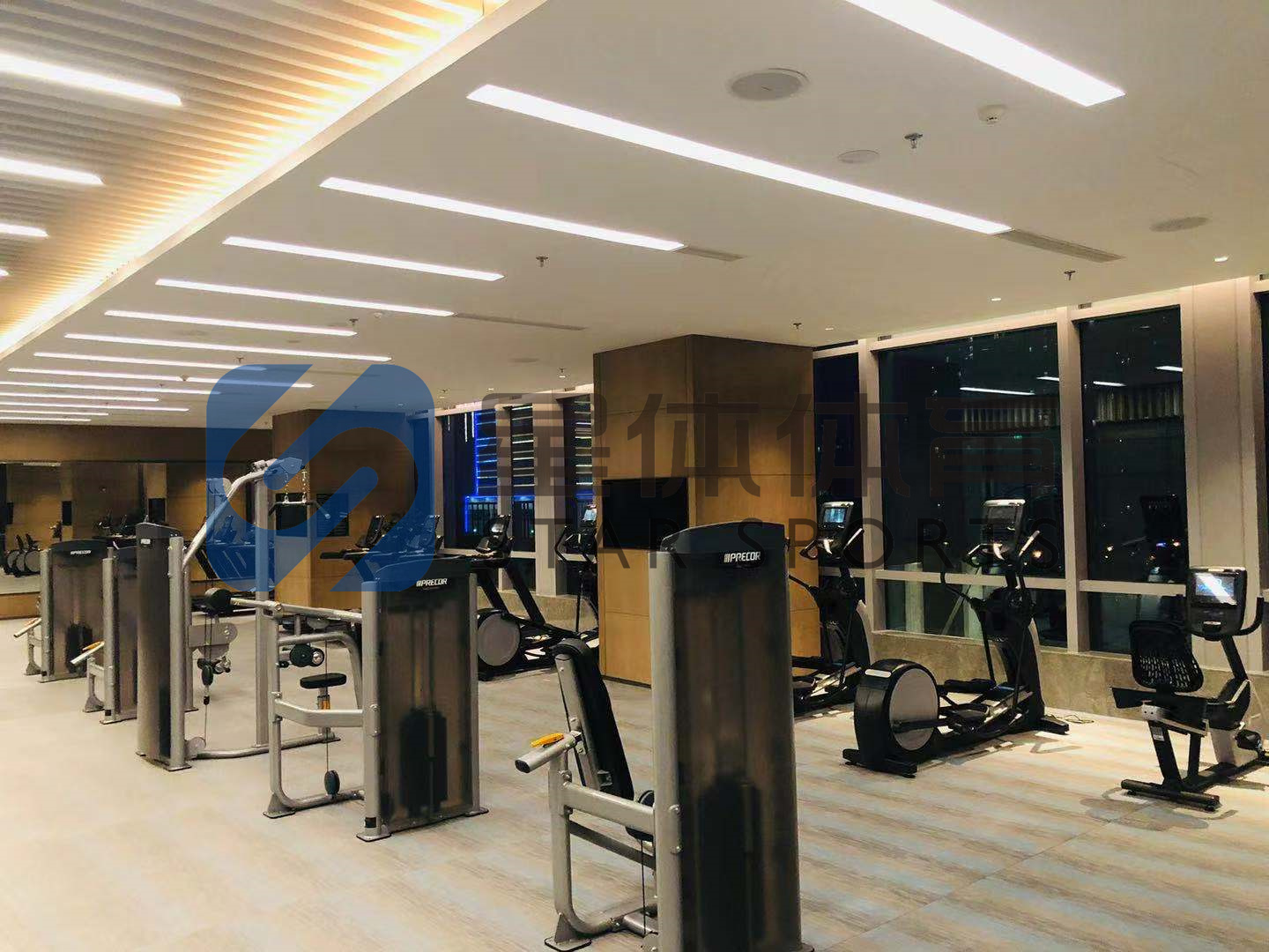 带拉伸功能的健身器材