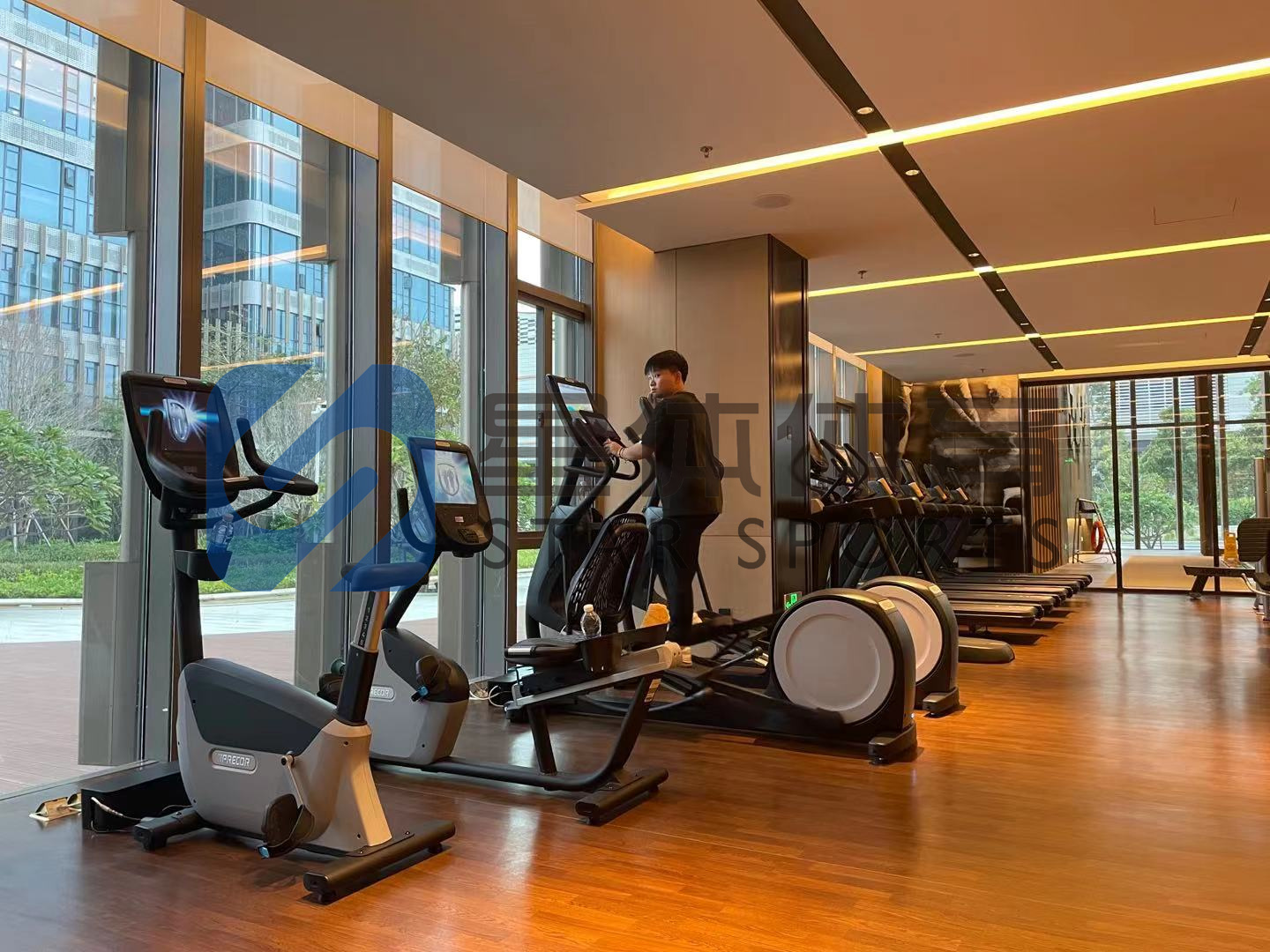 健身器材坐式高低拉训练器健身有哪些好处