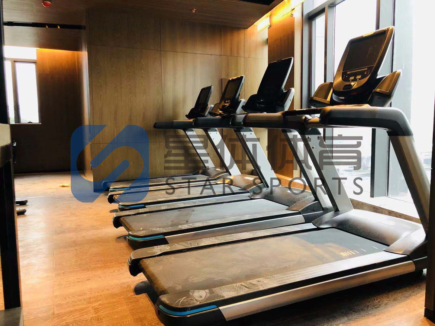 健身器材坐姿划船训练器健身有哪些好处