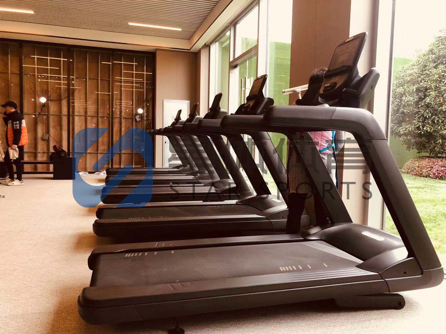 健身器材辅助引体向上训练机健身有哪些好处