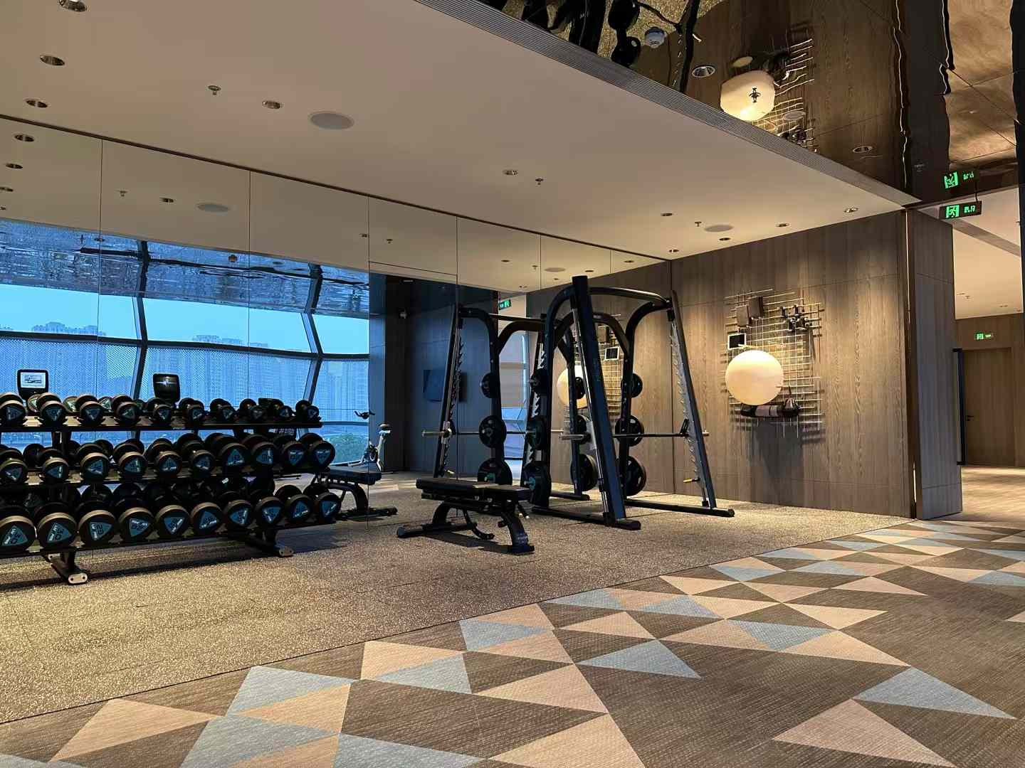 健身器材坐式背腹肌训练机使用建议