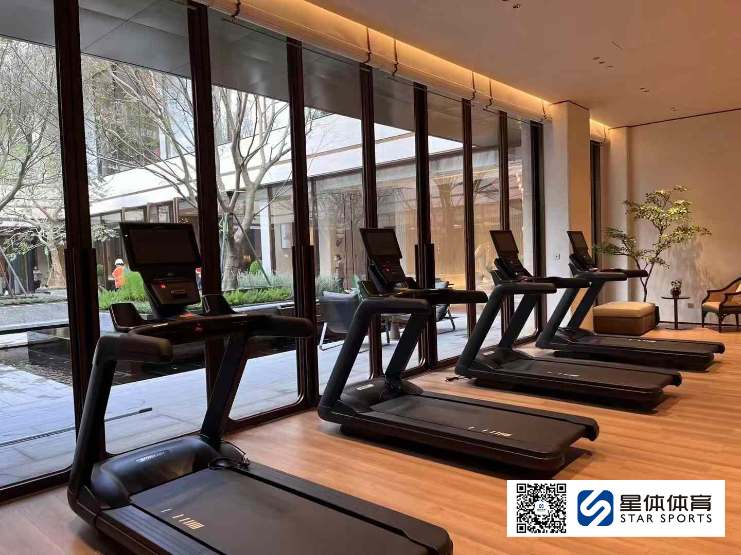 健身器材高低拉训练器的锻炼方式